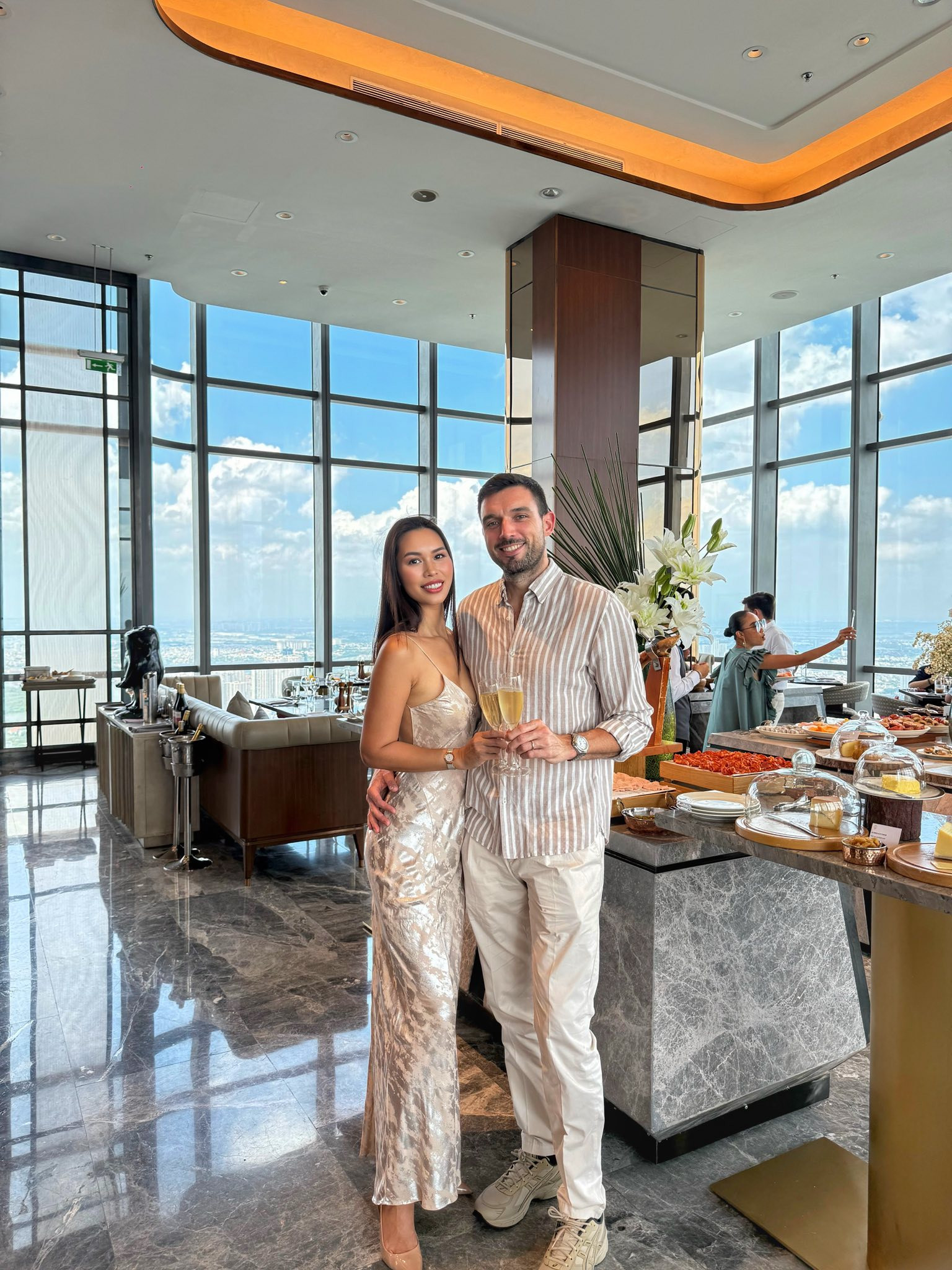 9 năm hôn nhân đẹp như cổ tích của siêu mẫu Hà Anh và chồng Tây - Ảnh 7.