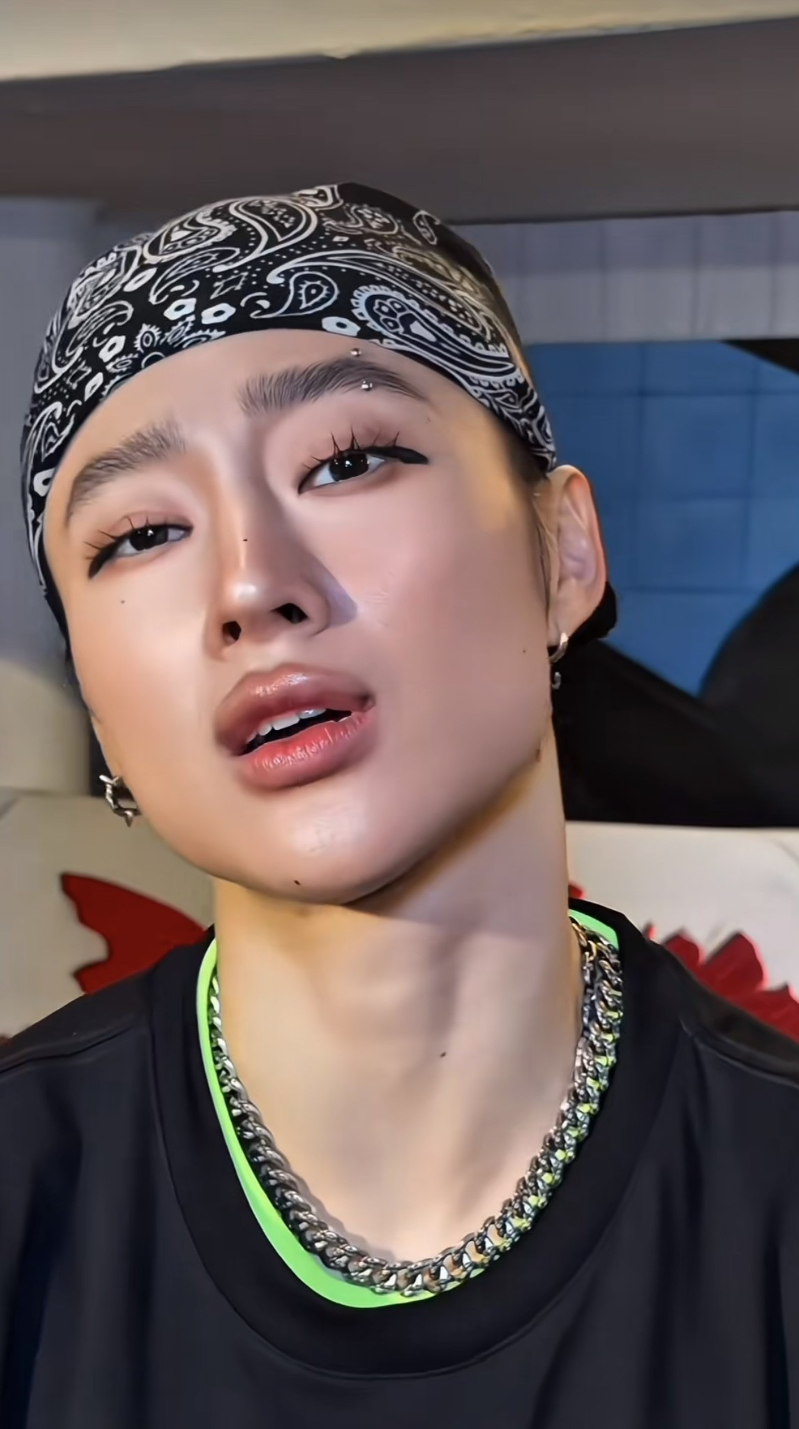 Angela Phương Trinh gây choáng khi lộ cả yết hầu ngày càng nam tính