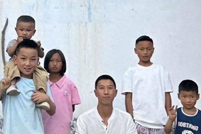 Bé gái mồ côi viết bài văn cảm ơn dì chú đã nuôi mình gây xúc động插图1