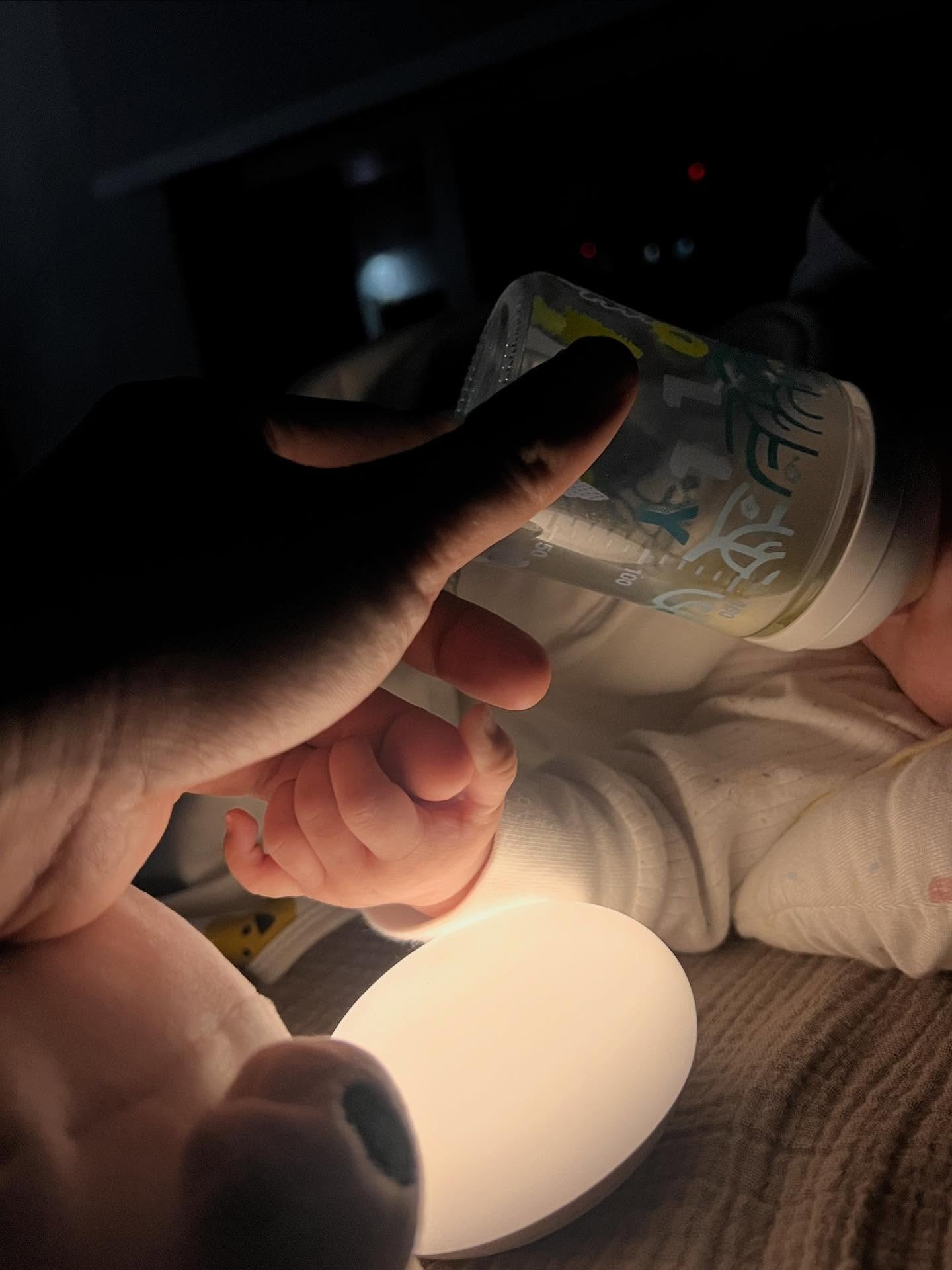 Ngô Thanh Vân đưa con gái 2 tháng tuổi đi du lịch bố bỉm sữa Huy Trần được khen hết lời