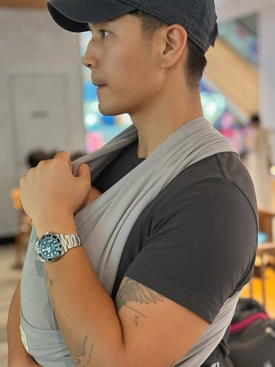 Ngô Thanh Vân đưa con gái 2 tháng tuổi đi du lịch bố bỉm sữa Huy Trần được khen hết lời