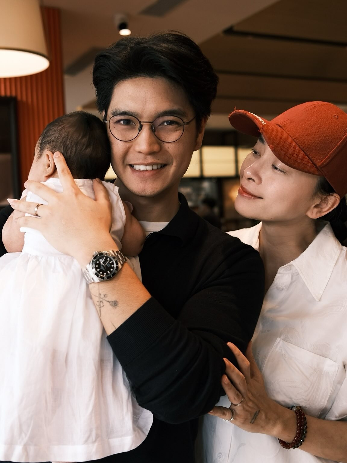 Ngô Thanh Vân đưa con gái 2 tháng tuổi đi du lịch bố bỉm sữa Huy Trần được khen hết lời