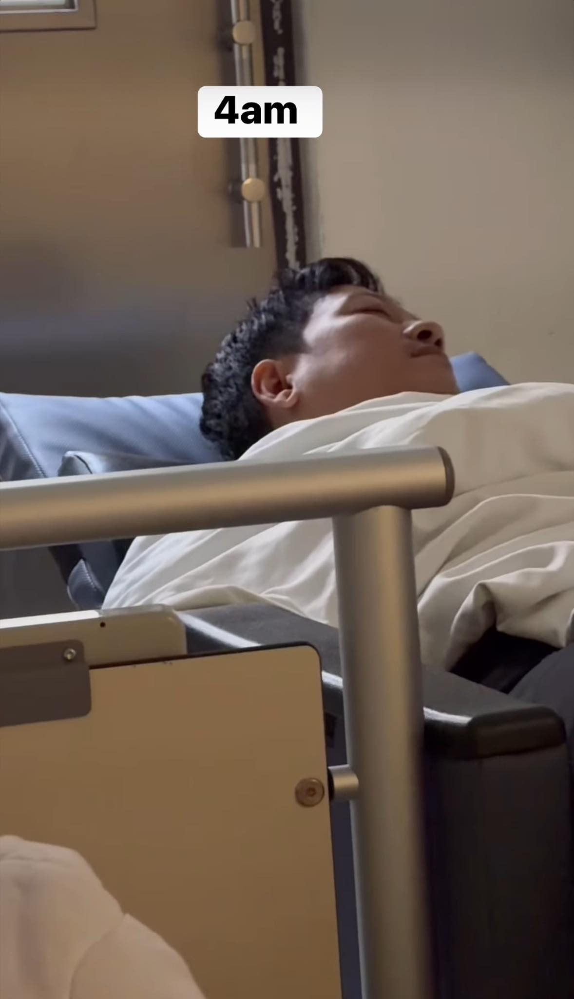 Nhã Phương bầu lần 3 nửa đêm nhập viện