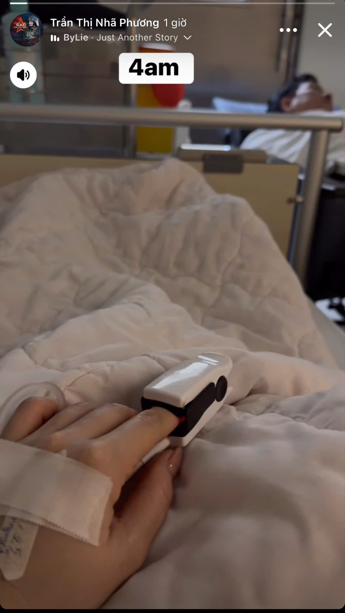 Nhã Phương bầu lần 3 nửa đêm nhập viện