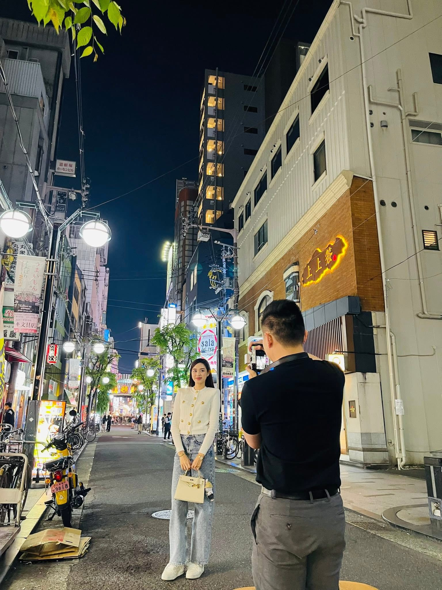 Tóm sống vợ chồng Đỗ Hà sau hôn lễ thái độ thiếu gia Viết Vương bên vợ hoa hậu gây bàn tán