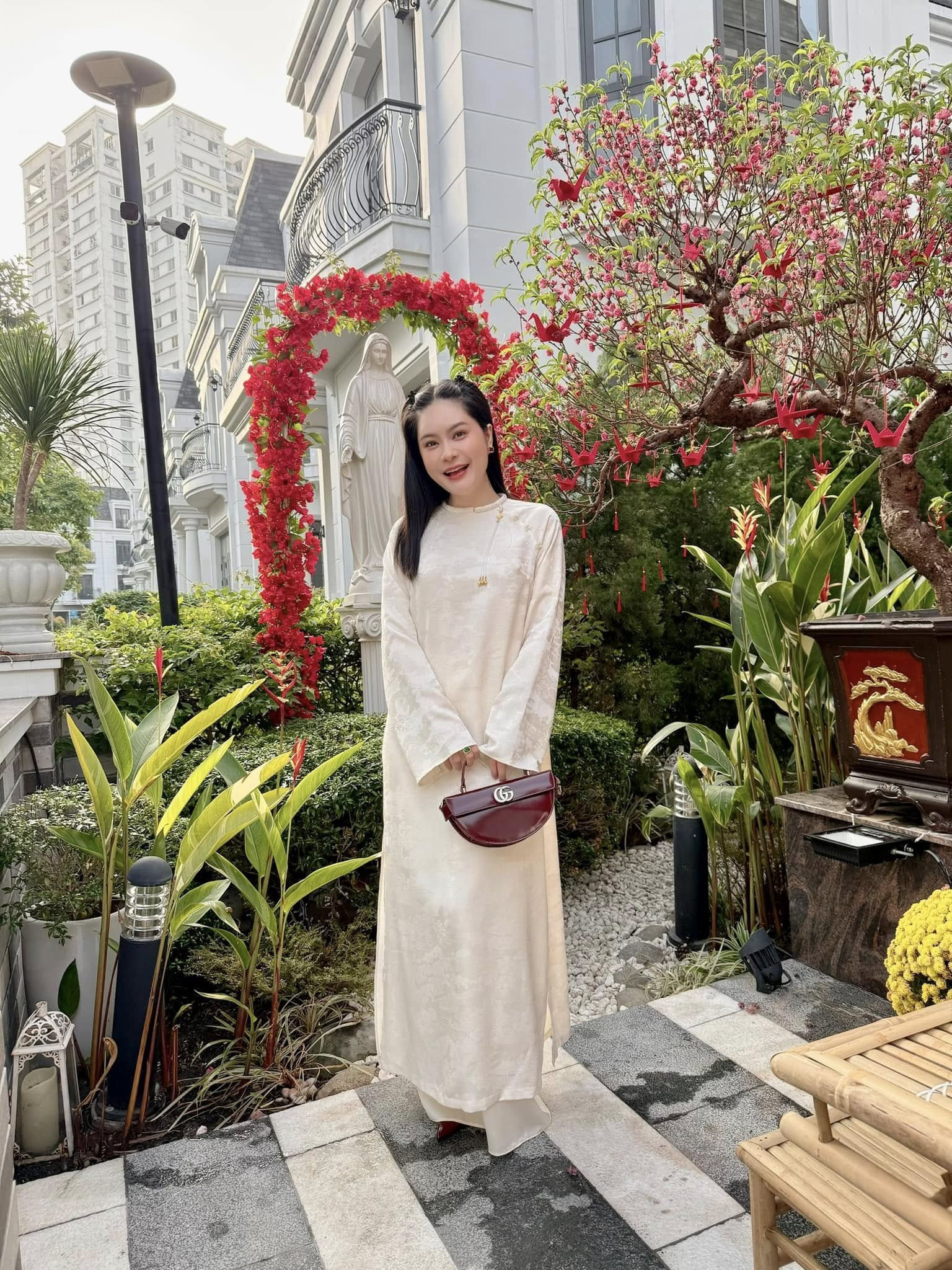 Choáng ảnh cận căn biệt thự 3 tầng giá triệu đô của vợ chồng Đoàn Di Băng