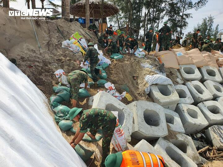 Các lực lượng đang chạy đua thời gian để