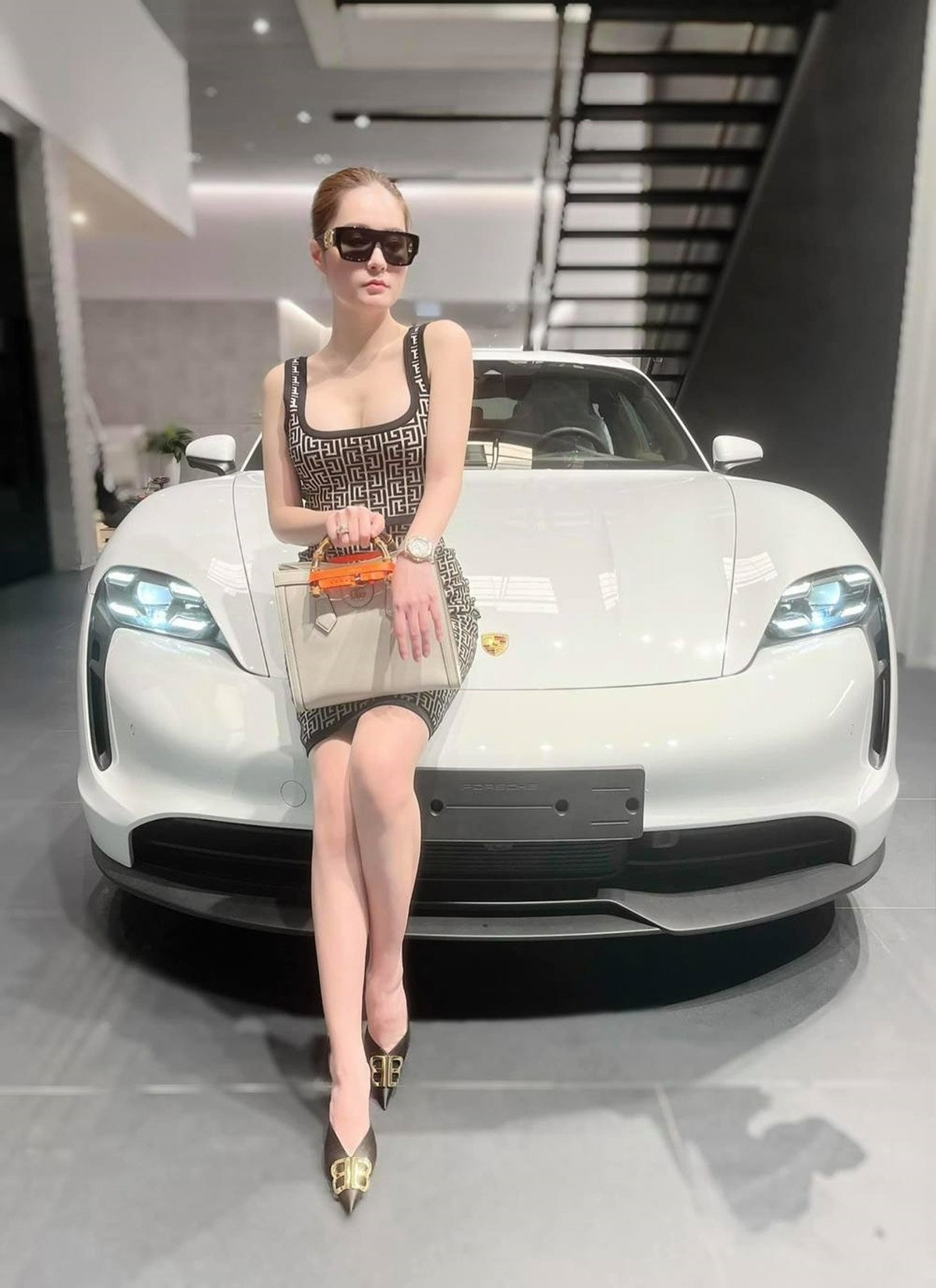 Những lần chồng Đoàn Di Băng tặng quà vợ gây sốc Kim cương 23 tỷ đồ hiệu xe sang ê hề