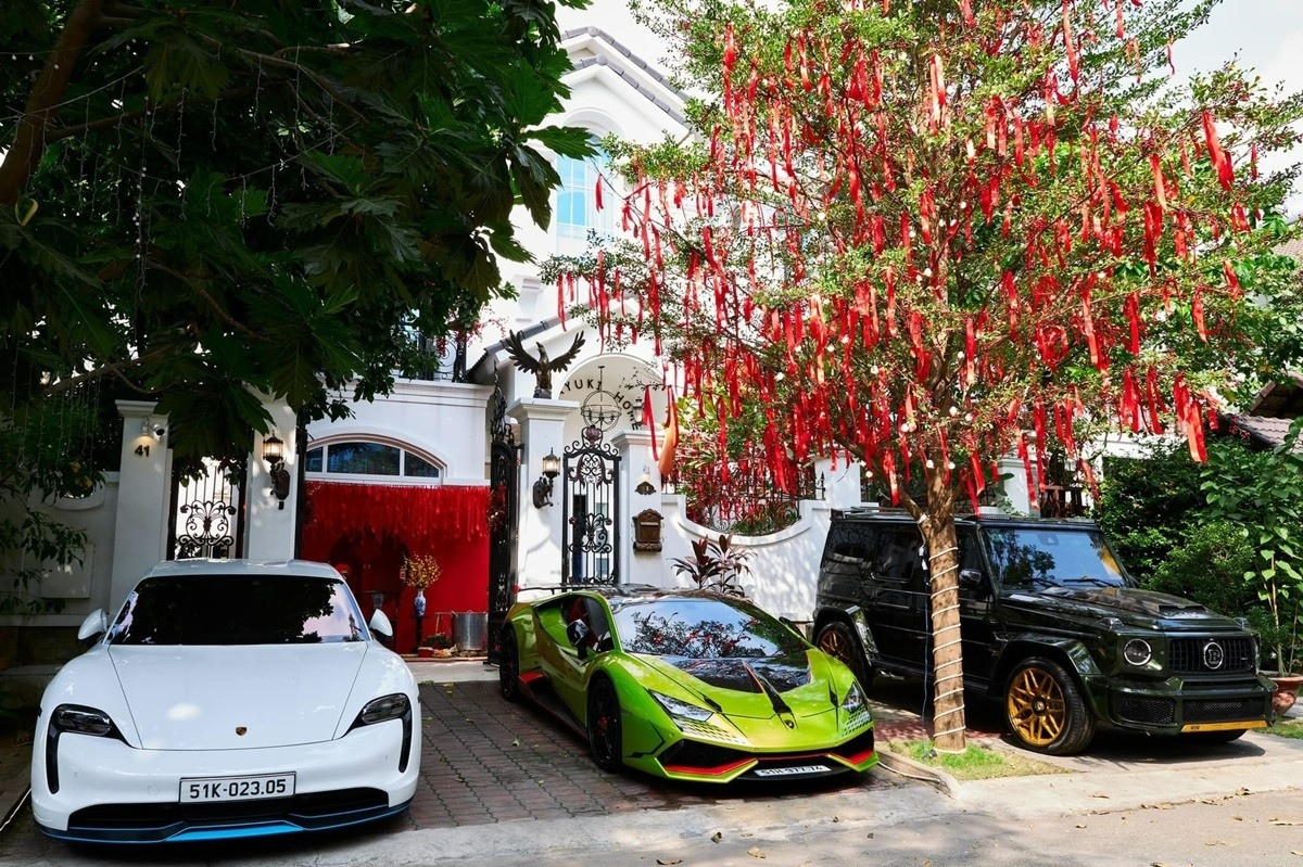 Những lần chồng Đoàn Di Băng tặng quà vợ gây sốc Kim cương 23 tỷ đồ hiệu xe sang ê hề