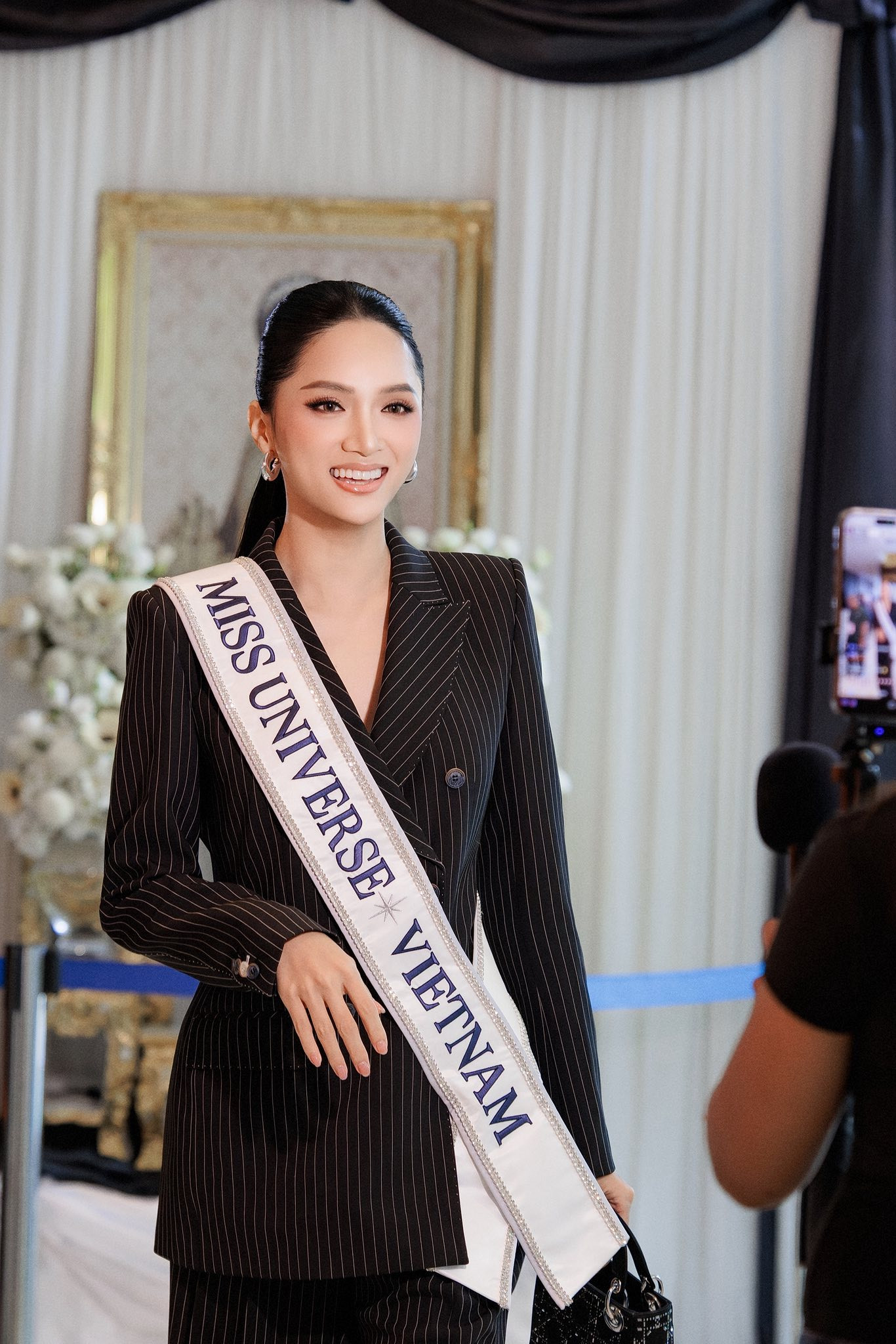 Gu thời trang ấn tượng của Hương Giang tại Miss Universe 2025 khiến fan trầm trồ - Ảnh 8.