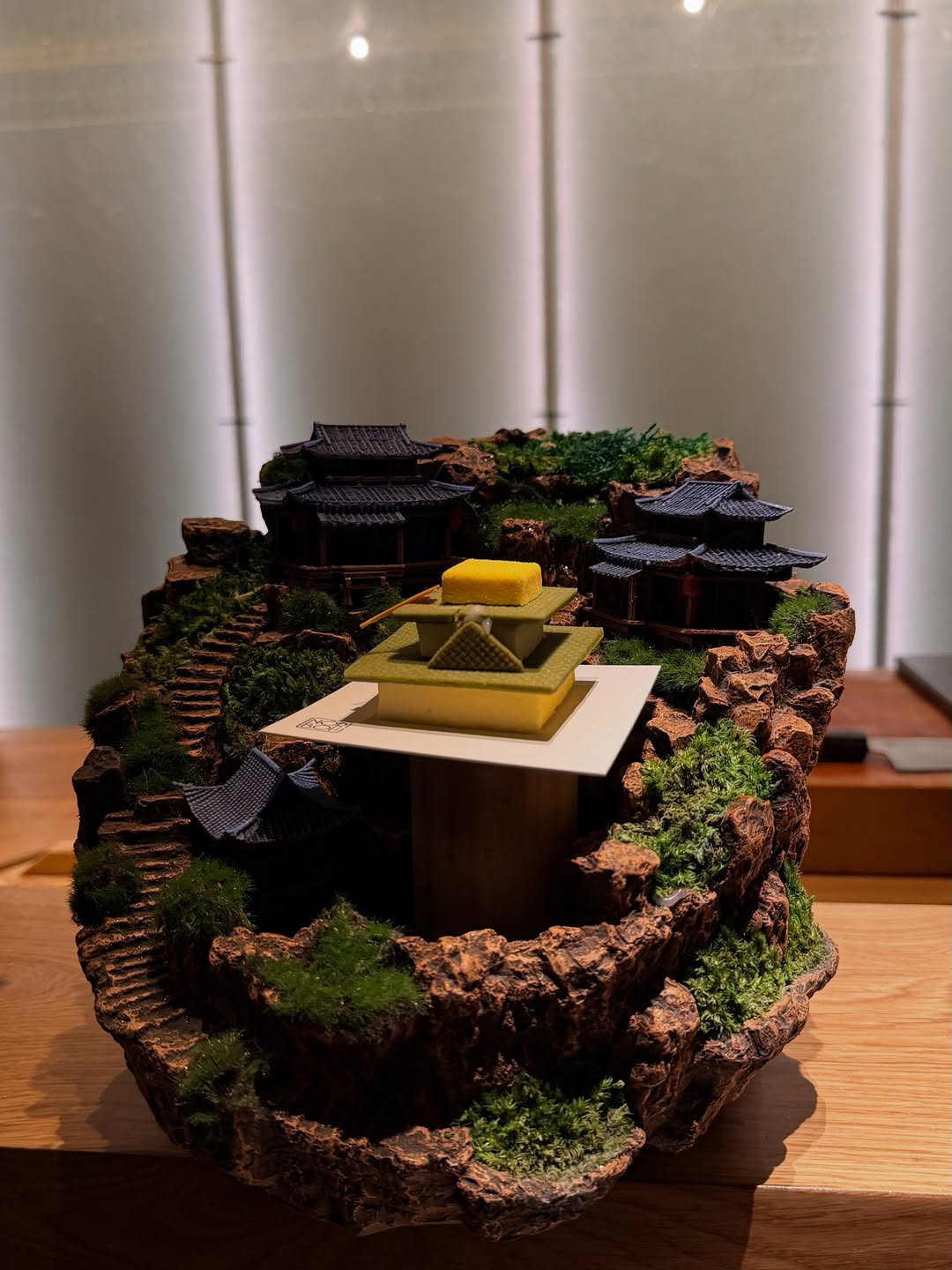 Puka Gin Tuấn Kiệt trốn con hẹn hò tình tứ