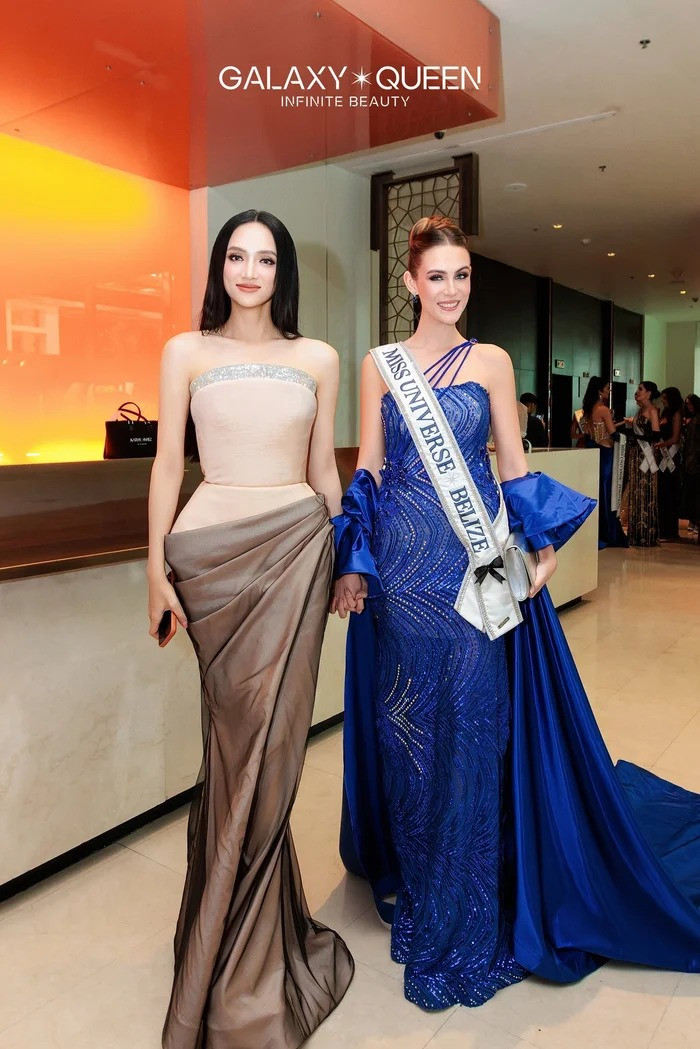Thót tim khoảnh khắc Hương Giang loạng choạng vấp té bảo vệ phải ra đỡ tại Miss Universe