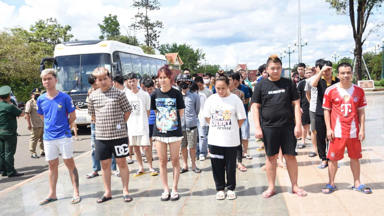 Từ lời hứa việc nhẹ đến roi điện, súng ống: Hành trình cay đắng của người lao động trẻ- Ảnh 5.