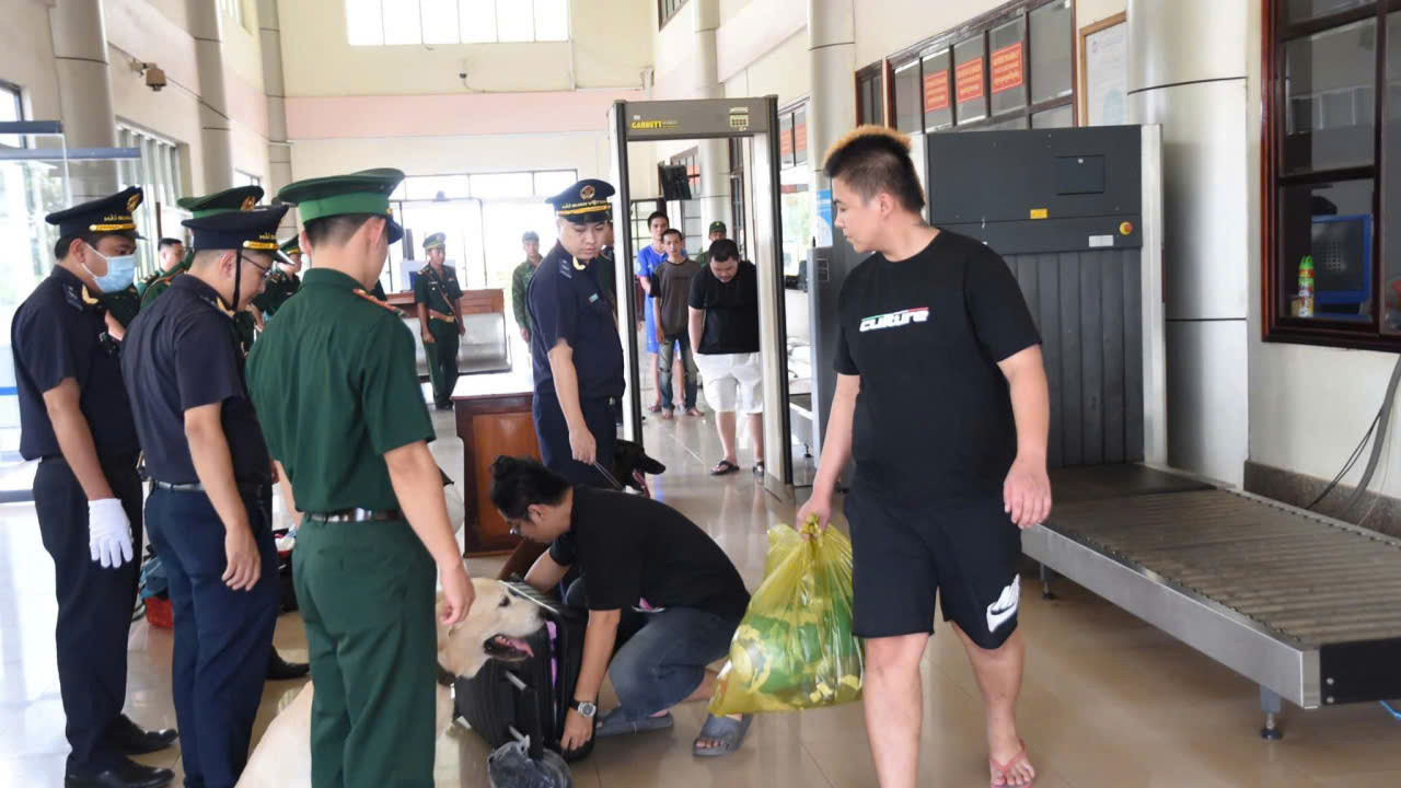 Từ lời hứa việc nhẹ đến roi điện, súng ống: Hành trình cay đắng của người lao động trẻ- Ảnh 4.