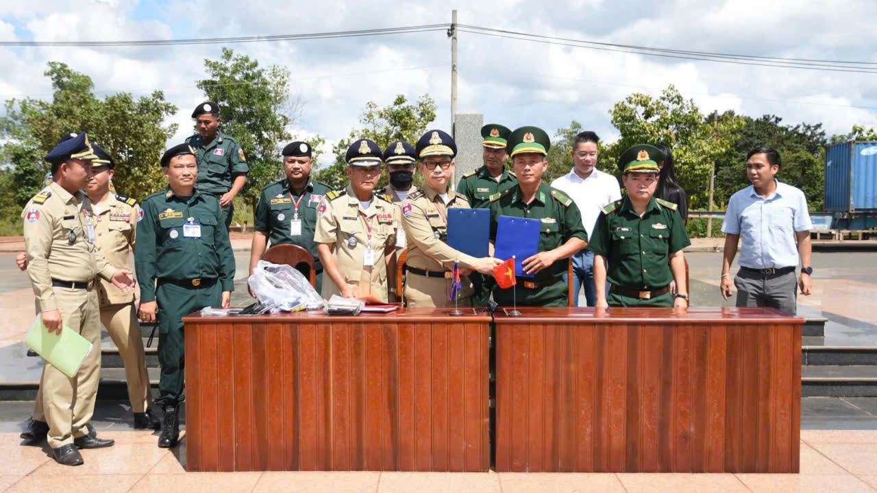 Từ lời hứa việc nhẹ đến roi điện, súng ống: Hành trình cay đắng của người lao động trẻ- Ảnh 1.