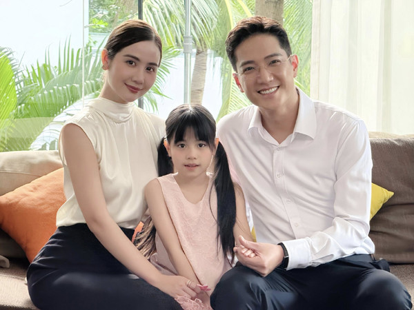 Nữ diễn viên chính phim 'Cách em 1 milimet' đời thực nuôi con trai khéo như thế nào? - Ảnh 2.