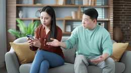 Vợ tôi tin vào lời nịnh bợ của trí tuệ nhân tạo hơn là lời khuyên của chồng. (Ảnh minh họa: ShutterStock)