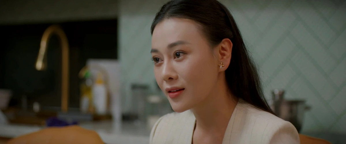 phuong oanh nhan mua loi khen ve dien xuat trong man danh ghen tieu tam hinh anh 2