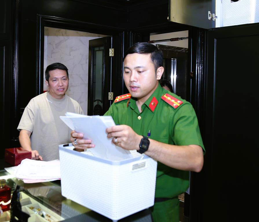 Toàn cảnh lùm xùm mỹ phẩm khiến chồng Đoàn Di Băng bị bắt - Ảnh 3.