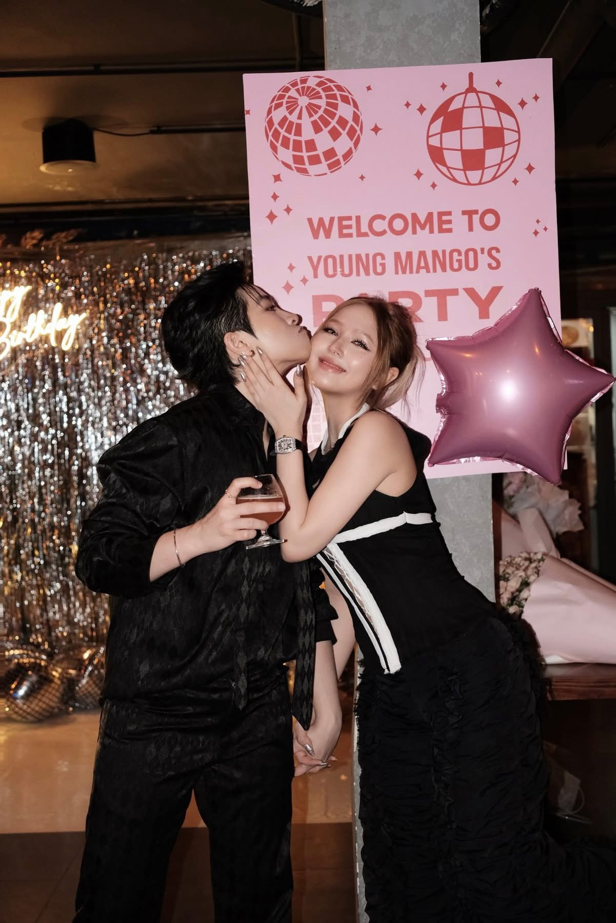 Xoài Non tình tứ Gil Lê nhưng lộ vóc dáng thật khác xa hình tự đăng