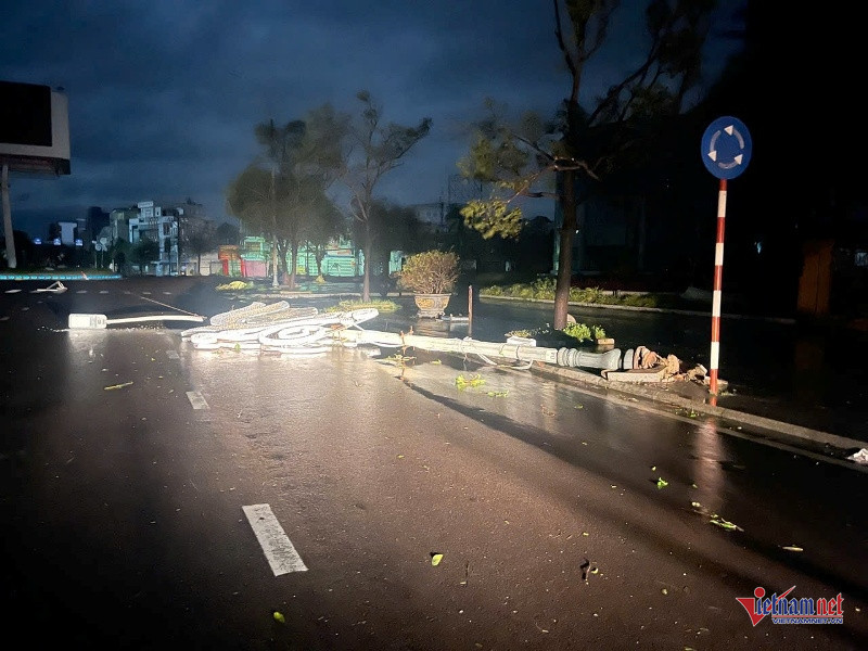 W-Tan hoang sau bão 4.jpg