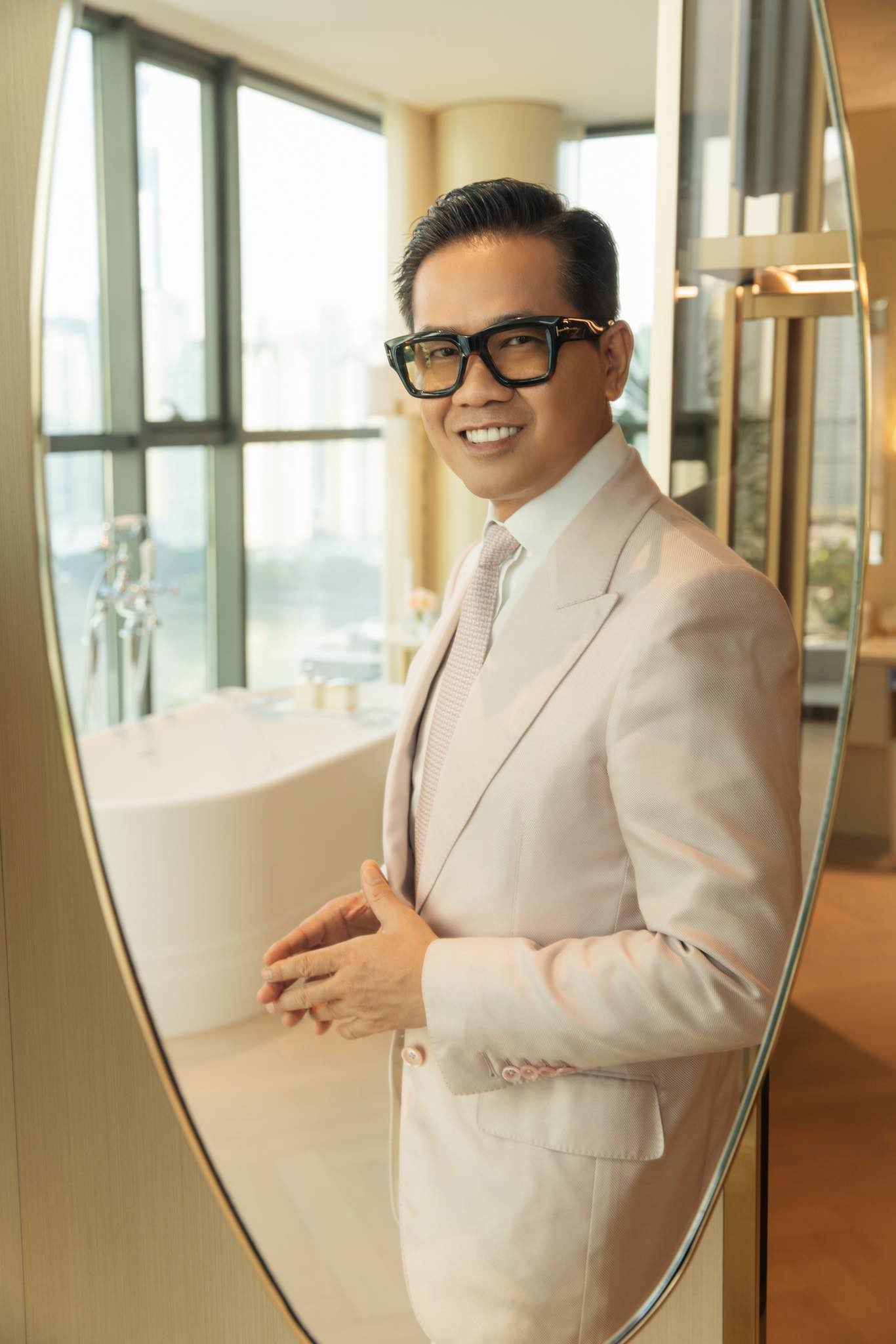 Động thái gay gắt của NTK Thái Công khi bị săm soi đời tư đến mức khóa Facebook bình luận