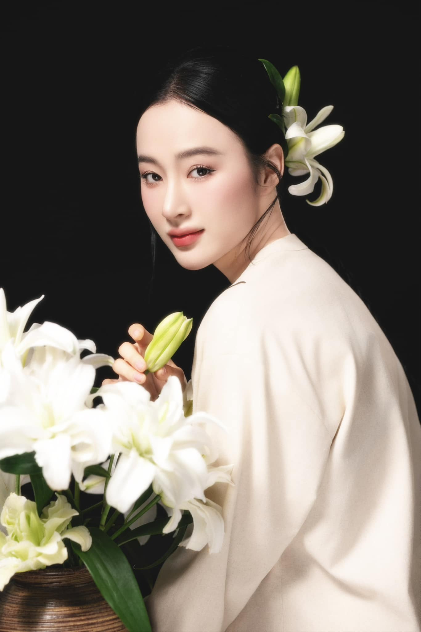 Không thể nhận ra 'bà mẹ nhí' Angela Phương Trinh xinh đẹp ngày nào - Ảnh 6.