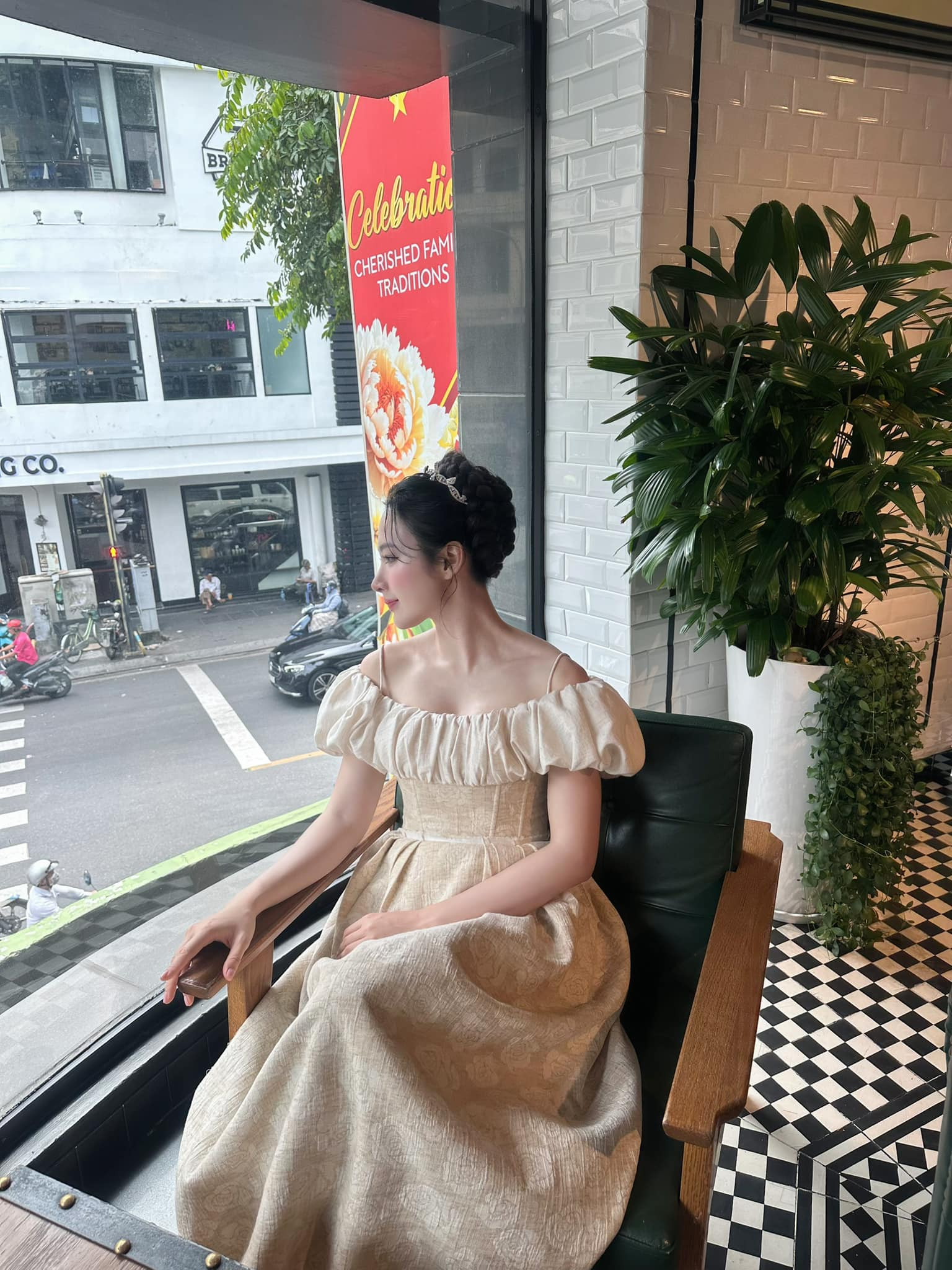 Không thể nhận ra 'bà mẹ nhí' Angela Phương Trinh xinh đẹp ngày nào - Ảnh 4.