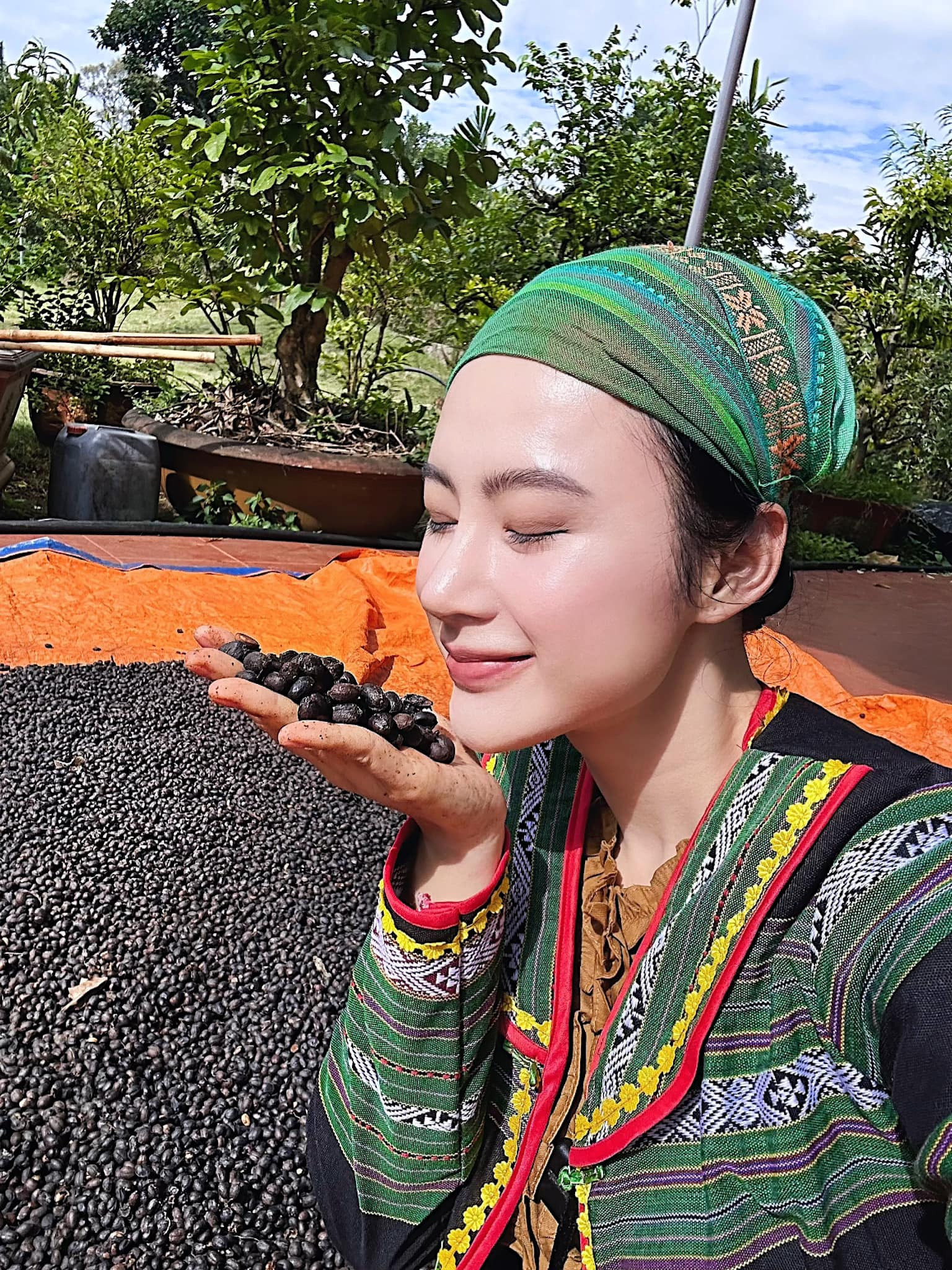 Không thể nhận ra 'bà mẹ nhí' Angela Phương Trinh xinh đẹp ngày nào - Ảnh 8.