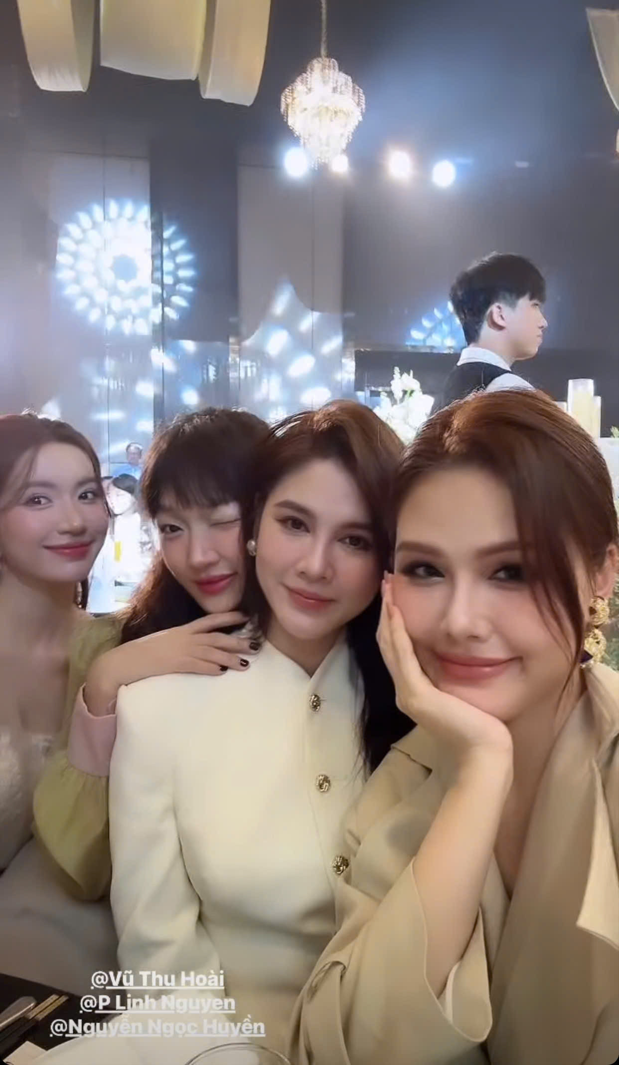 Quỳnh Nga Phanh Lee Huyền Lizzie và cả dàn sao VFC đổ bộ đám cưới Đình Tú