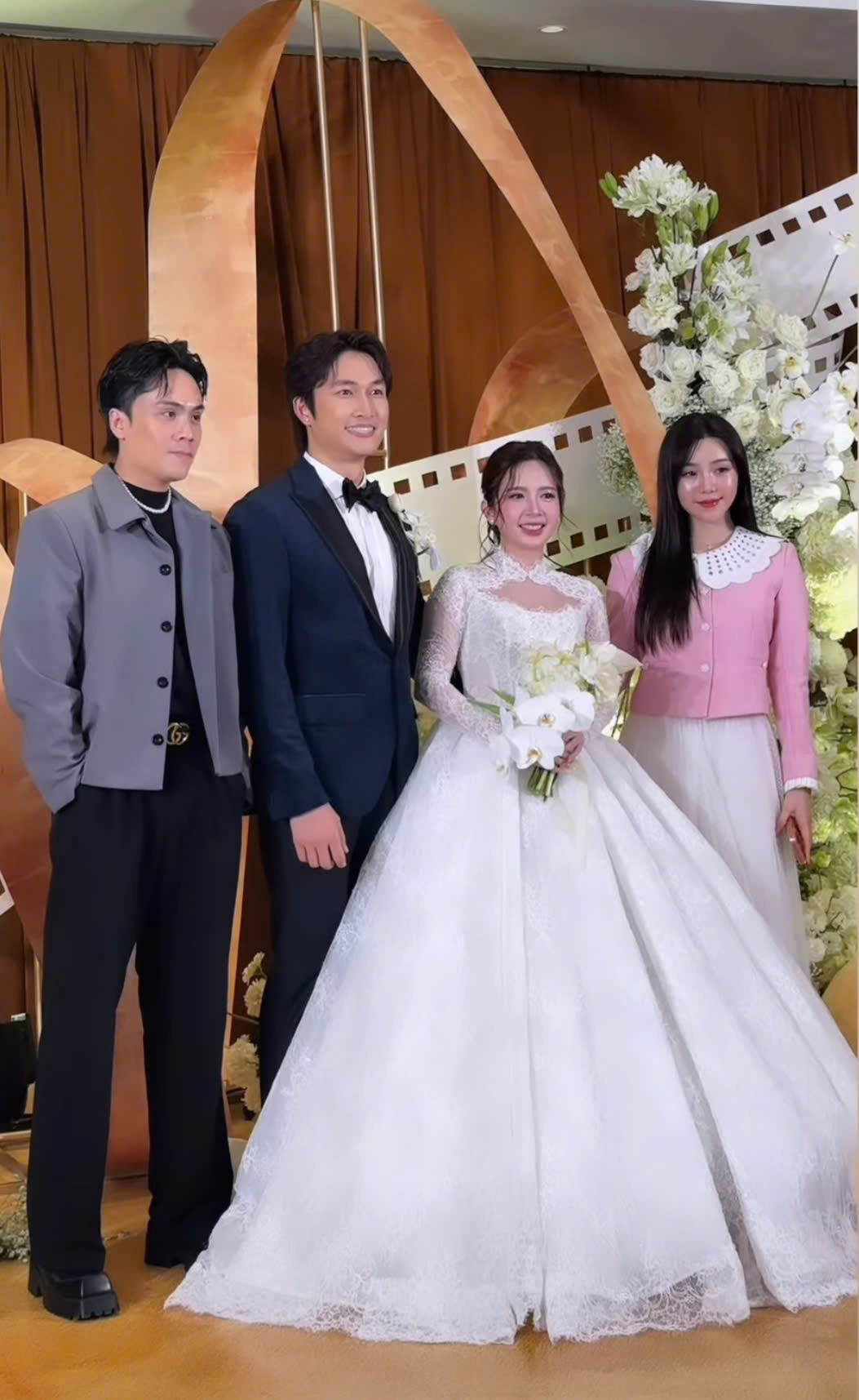 Quỳnh Nga Phanh Lee Huyền Lizzie và cả dàn sao VFC đổ bộ đám cưới Đình Tú