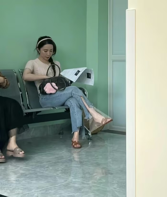 Quỳnh Nga Việt Anh hiếm hoi cùng lộ diện sau tin đồn đi khám thai