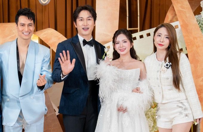 Quỳnh Nga Việt Anh hiếm hoi cùng lộ diện sau tin đồn đi khám thai