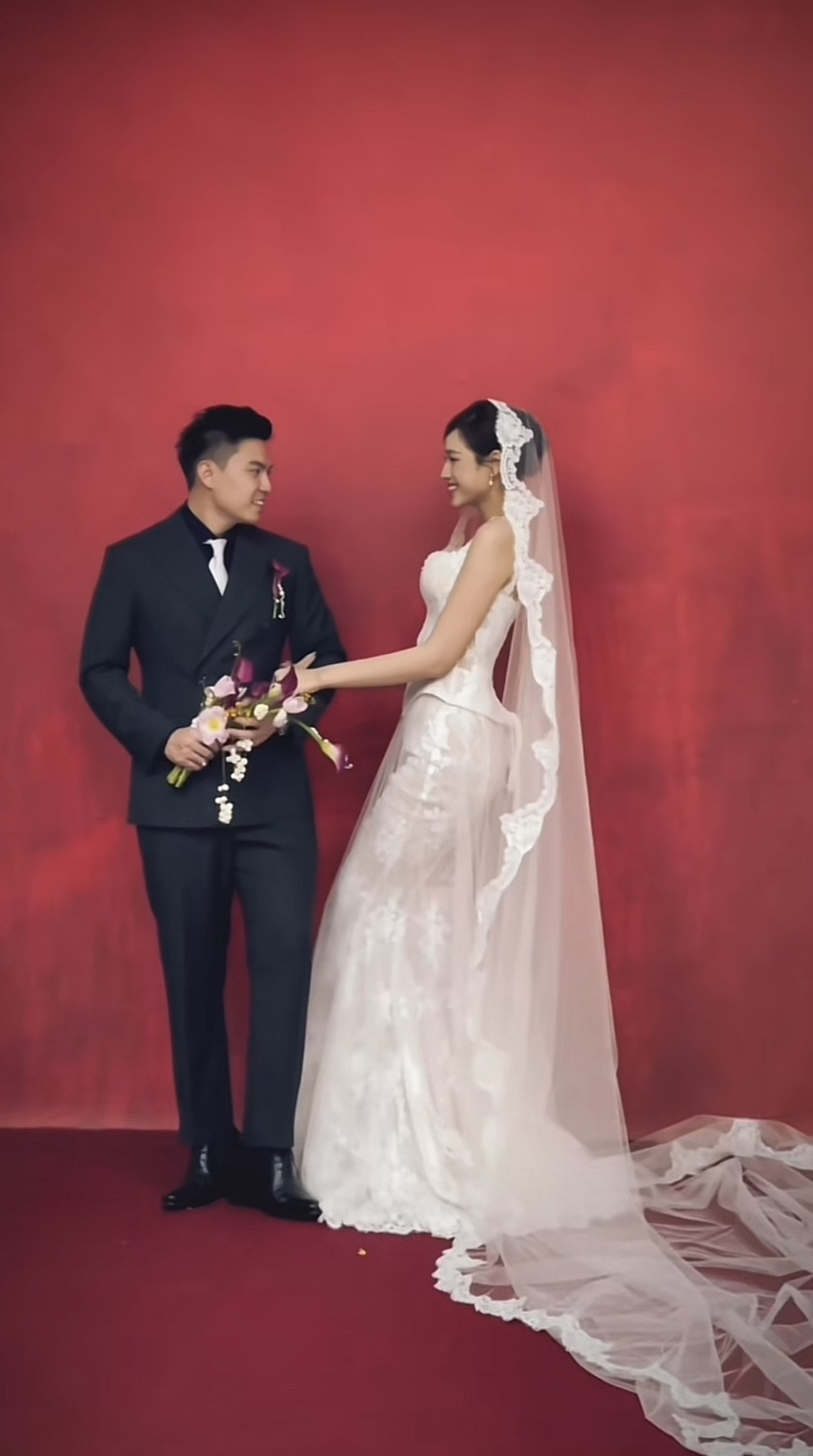 Rò rỉ hậu trường chụp ảnh cưới để lộ thái độ của thiếu gia Viết Vương với Đỗ Thị Hà