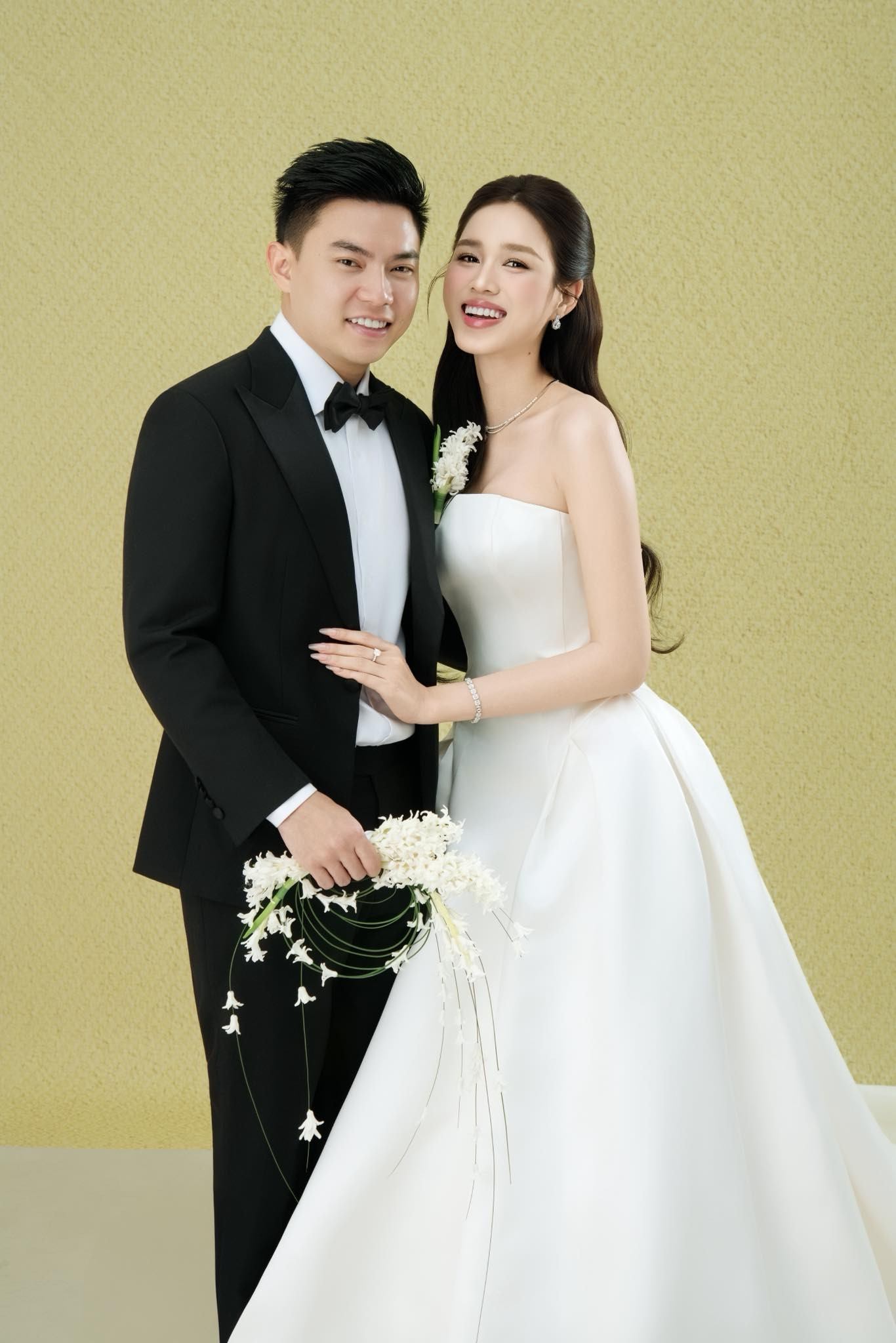 Rò rỉ hậu trường chụp ảnh cưới để lộ thái độ của thiếu gia Viết Vương với Đỗ Thị Hà