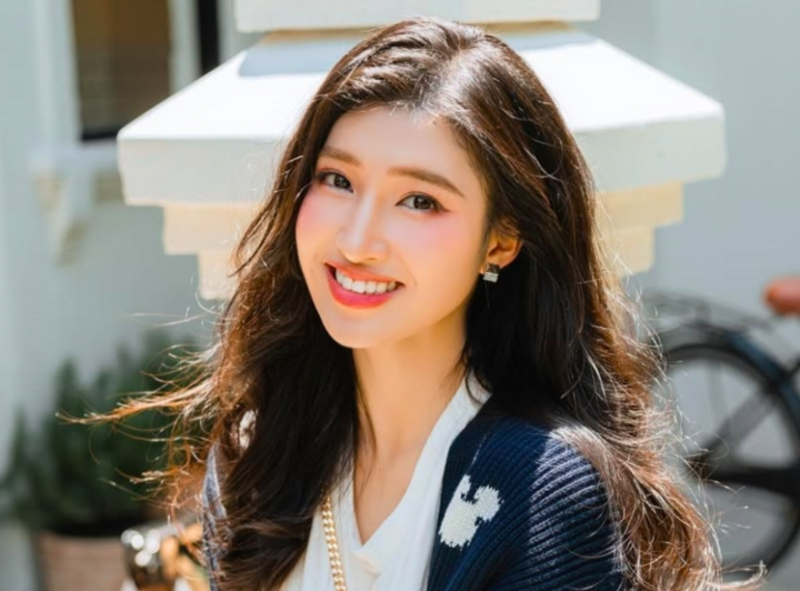 Kể từ khi kết hôn vào đầu năm 2025, Phương Nhi gần như rút lui khỏi giới giải trí, lựa chọn cuộc sống kín đáo.