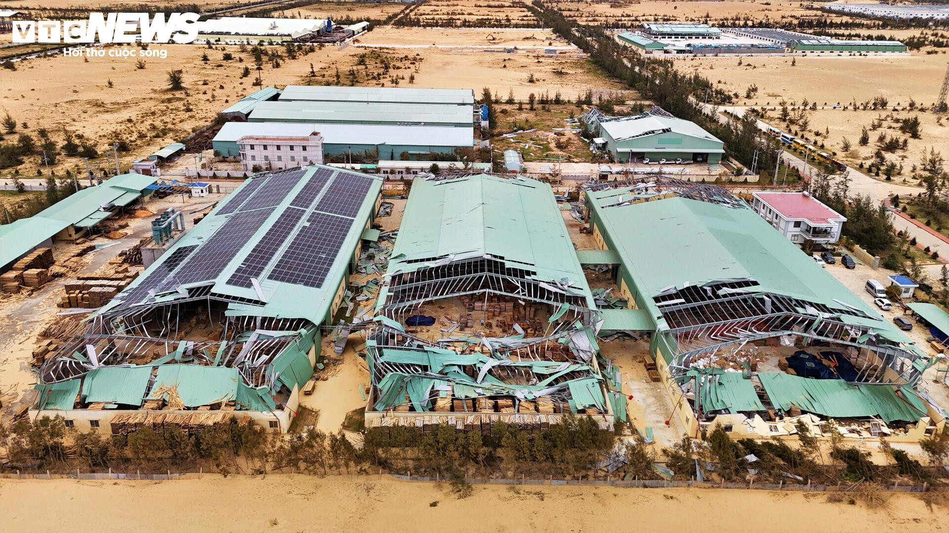 La liệt nhà xưởng vỡ vụn sau bão Kalmaegi, doanh nghiệp ở Gia Lai điêu đứng - 4