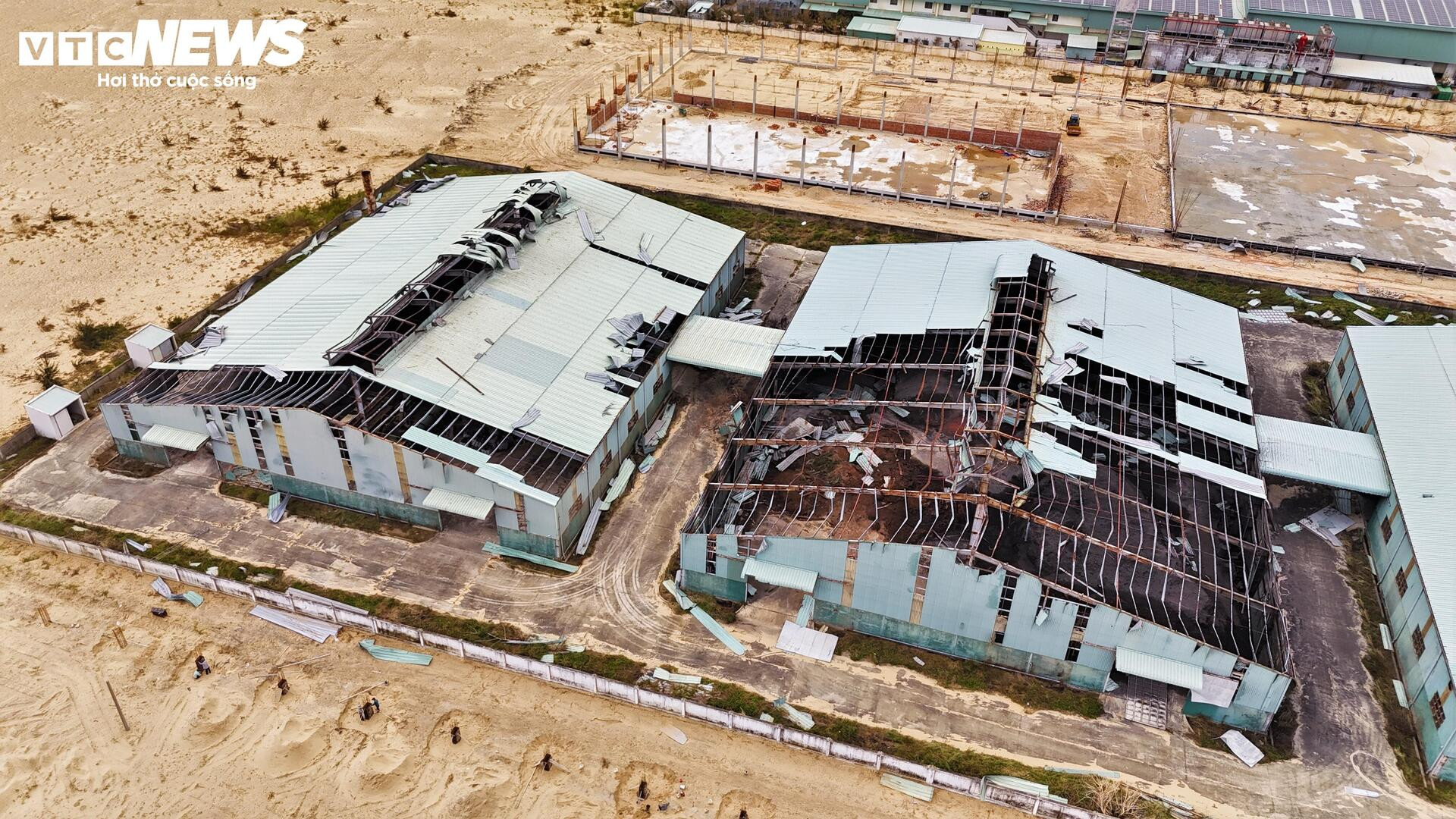 La liệt nhà xưởng vỡ vụn sau bão Kalmaegi, doanh nghiệp ở Gia Lai điêu đứng - 5