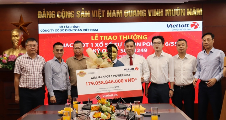 Ông N.V.H. ở Đà Nẵng trúng hơn 179 tỷ đồng. (Ảnh: Đại Việt)