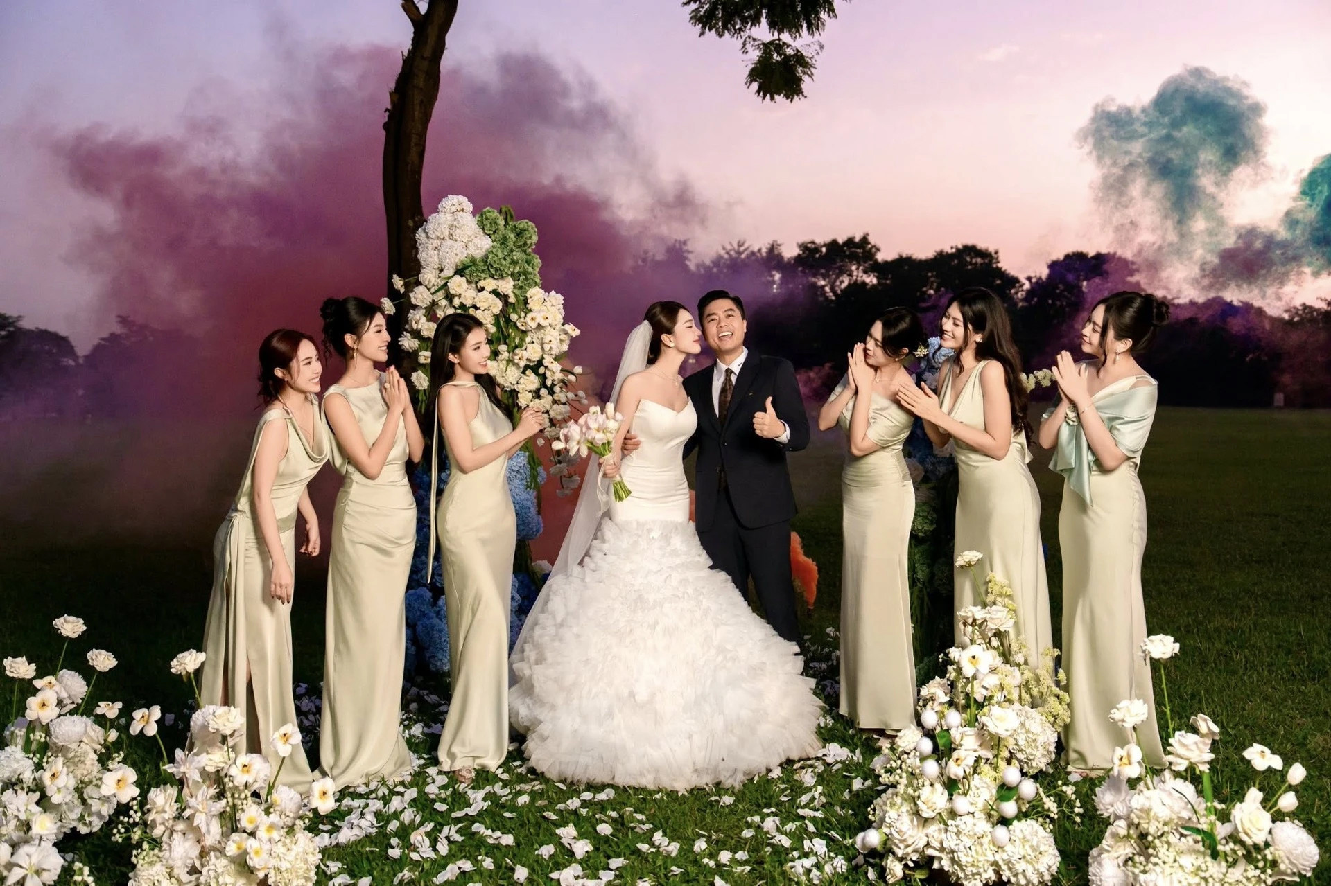 Xuất thân đỉnh chóp của nam CEO vừa tổ chức hôn lễ kín đáo với chân dài nổi tiếng Vbiz