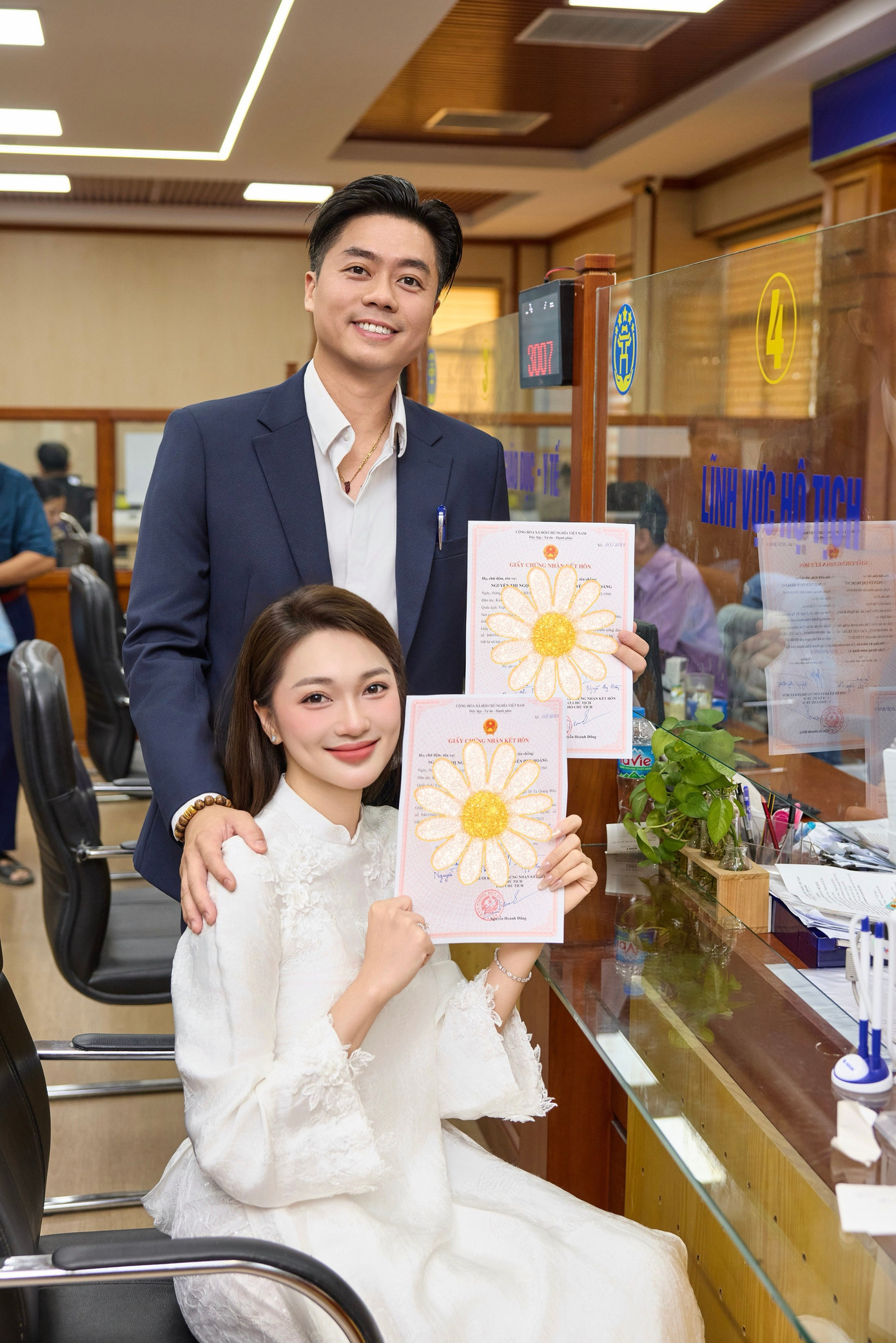 Xuất thân đỉnh chóp của nam CEO vừa tổ chức hôn lễ kín đáo với chân dài nổi tiếng Vbiz