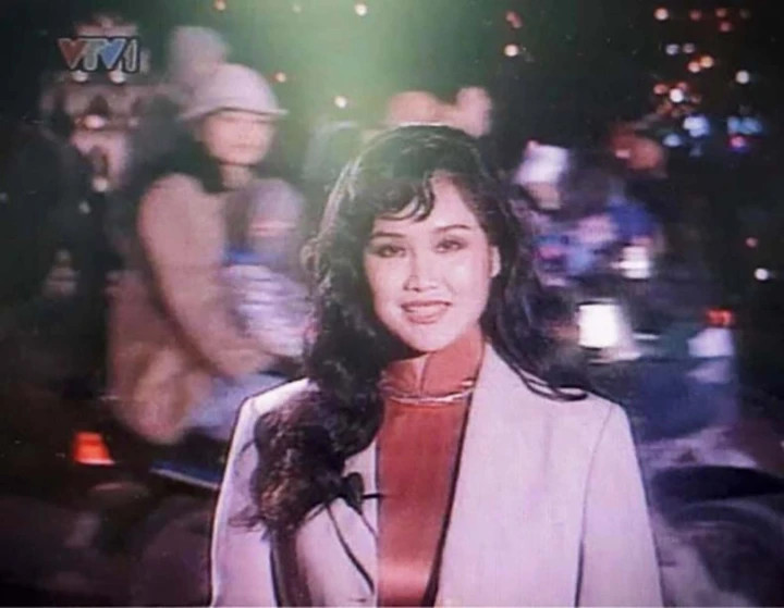 BTV Thu Uyên trong chương trình cầu truyền hình đầu tiên.