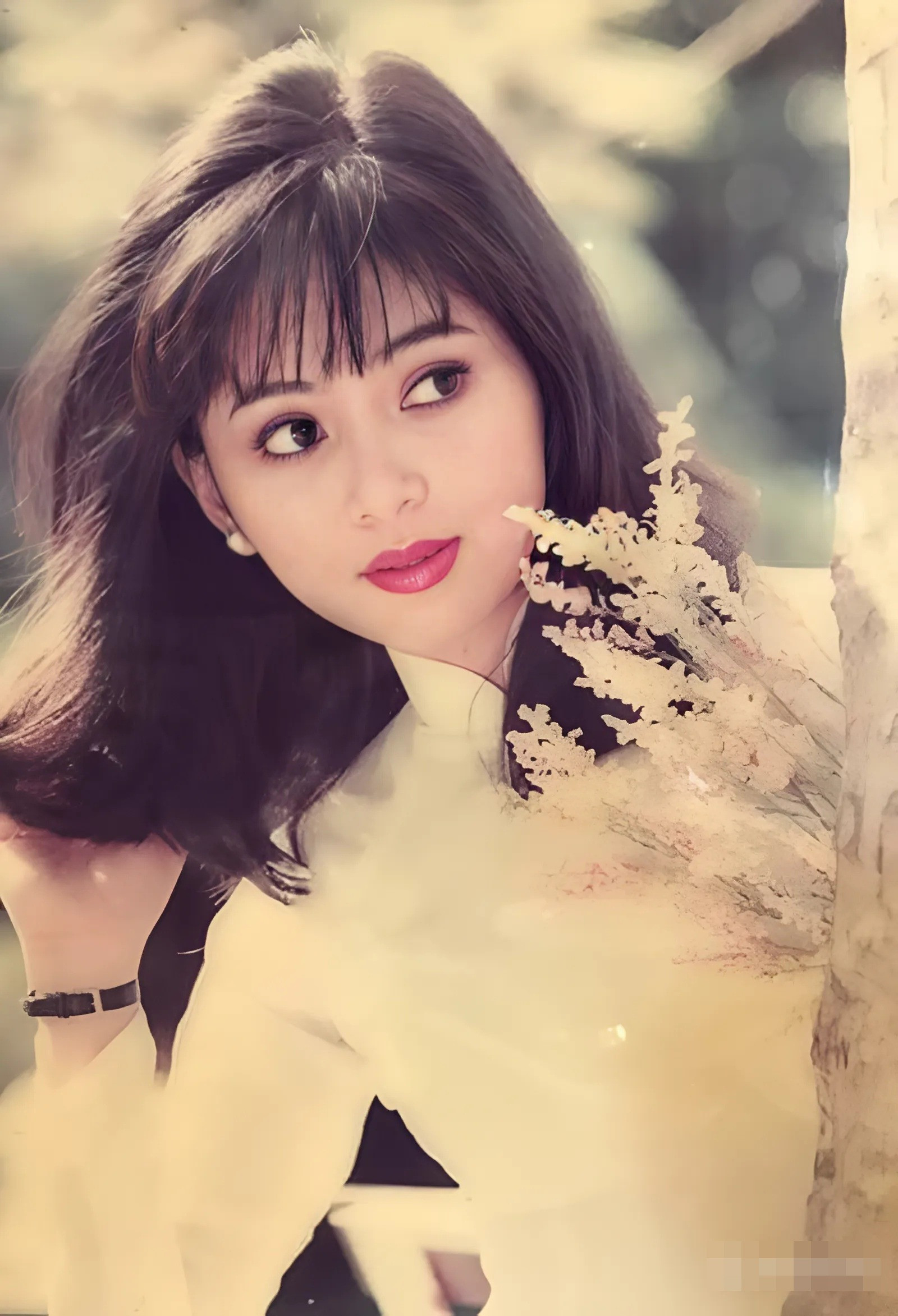 Nhan sắc chụp bằng cam thường của vợ tỷ phú Johnathan Hạnh Nguyễn