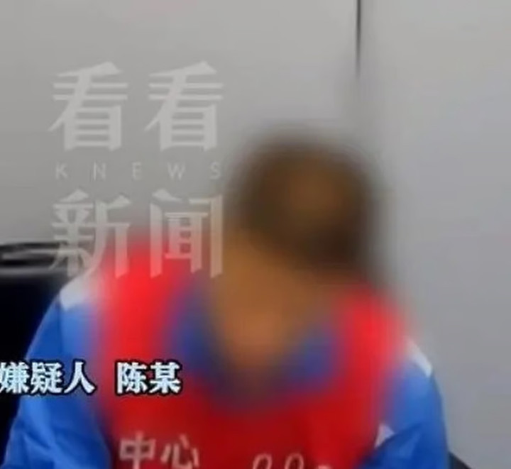 Tất cả quần áo và điện thoại thông minh mới nhất của Chen cũng là lừa đảo từ phụ nữ. (Ảnh: WeChat)