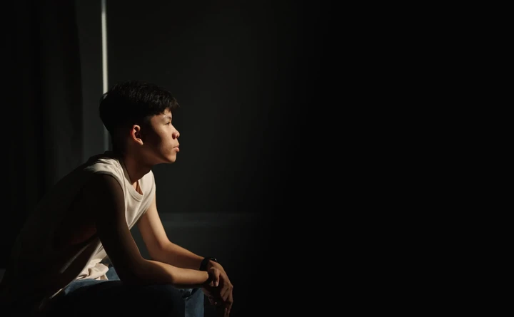 Suốt nhiều năm qua, tôi luôn phải sống nay không biết mai, ăn tiêu dè sẻn để đưa tiền cho cha mẹ giả nợ cờ bạc. (Ảnh minh họa: iStock)