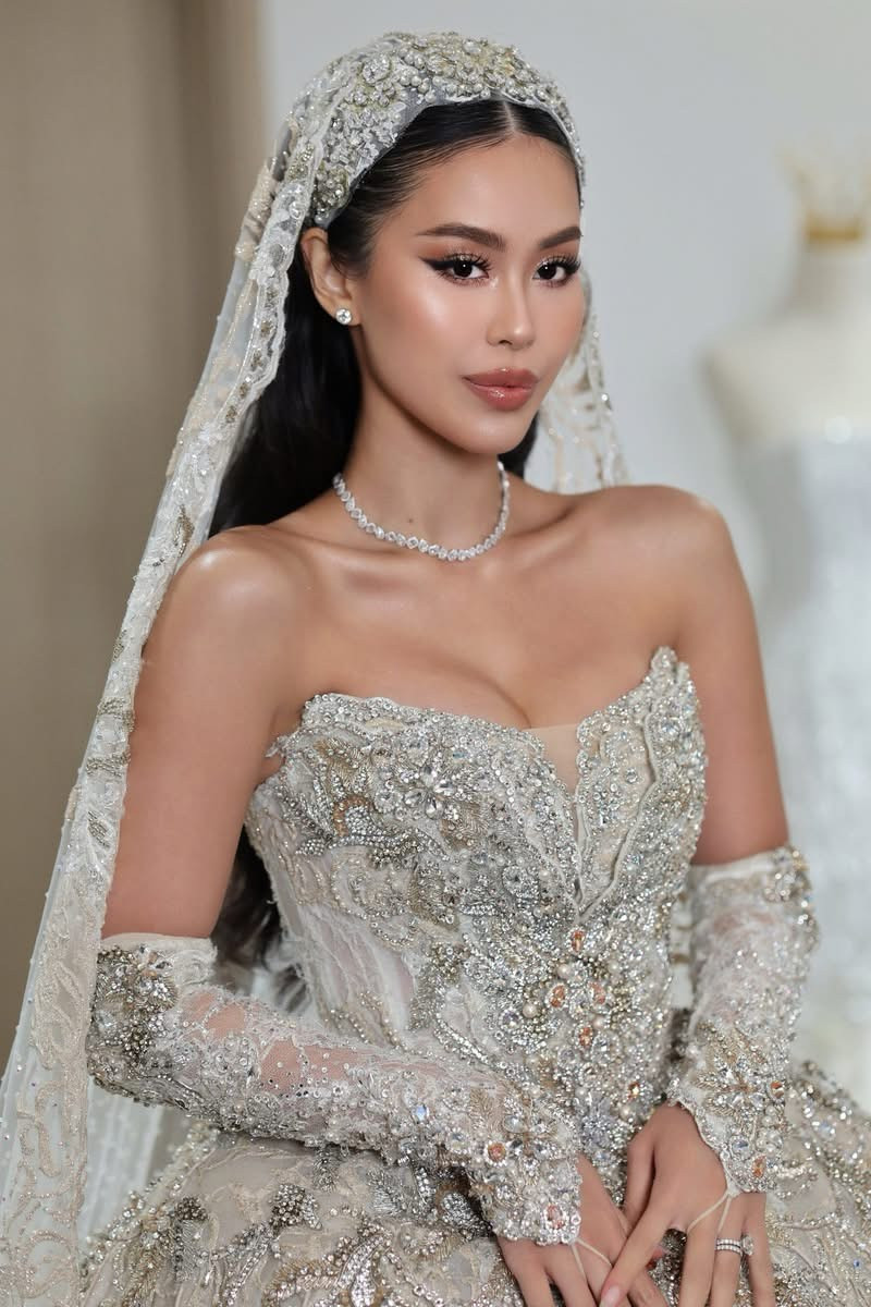 Hai chiếc đầm đắt đỏ nhất trong đám cưới của con gái cựu mỹ nhân màn bạc Thuỷ Tiên  - Ảnh 6.