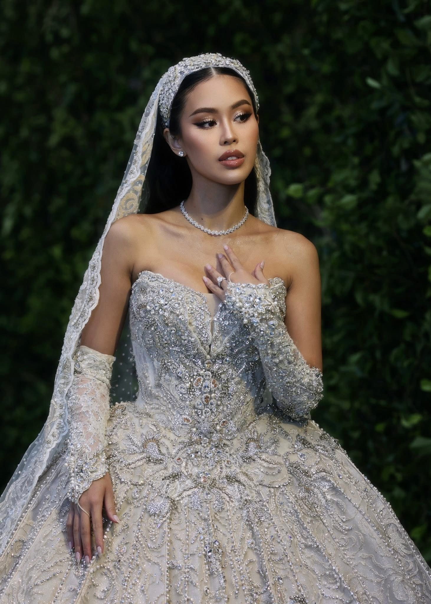 Hai chiếc đầm đắt đỏ nhất trong đám cưới của con gái cựu mỹ nhân màn bạc Thuỷ Tiên - Ảnh 7.