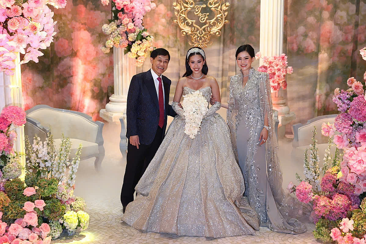 Hai chiếc đầm đắt đỏ nhất trong đám cưới của con gái cựu mỹ nhân màn bạc Thuỷ Tiên - Ảnh 2.