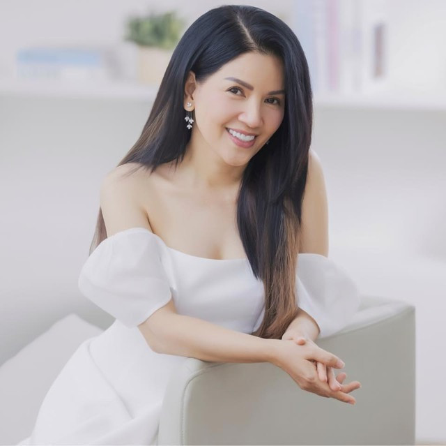 Người cũ khóc nghẹn tại 100 ngày lễ tang Ngọc Trinh