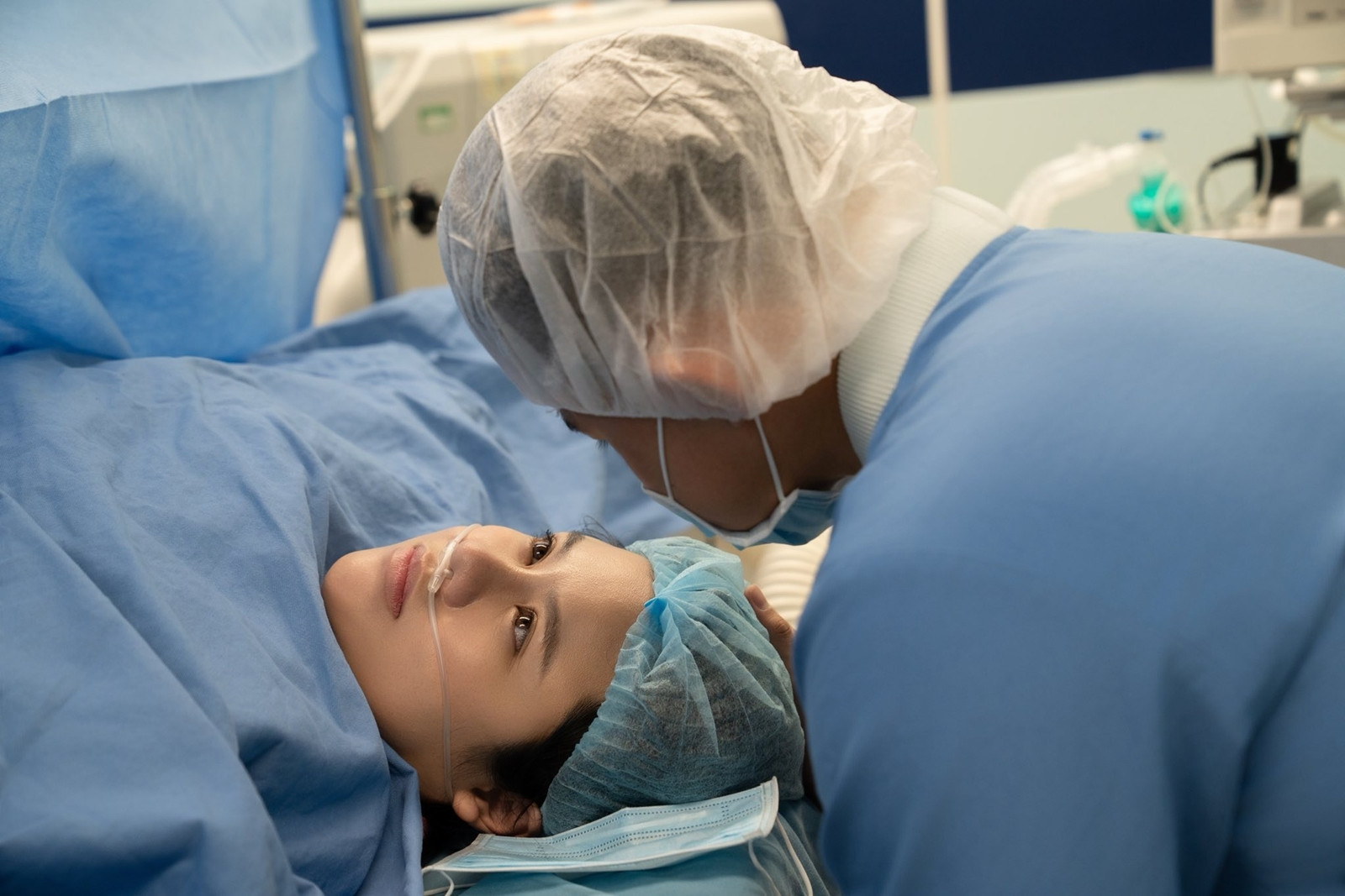 Thái Trinh sinh con đầu lòng với chồng thiếu gia kém 6 tuổi